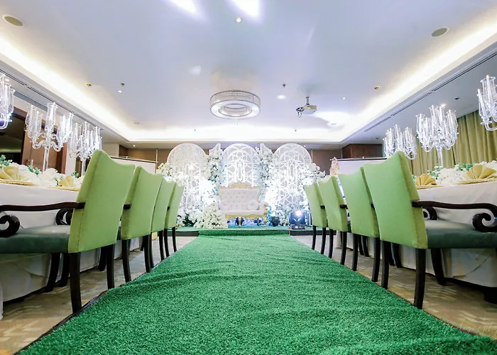 百尼德梅森拉萨尔酒店 酒店 4*